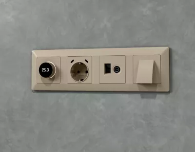 Комплект механизма розетки компьютерной + TV оконечной RJ-45 с автоматической защитной шторкой Alfa Серо-бежевый матовый Ambrella Volt MA372510 (AP3725, VM195)