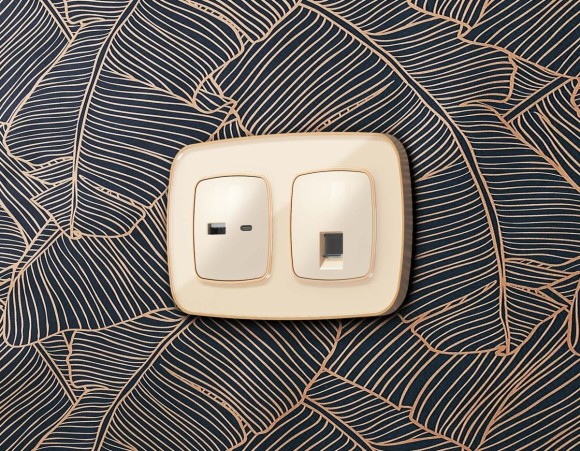 Комплект механизма компьютерной розетки Ambrella Volt RJ-45 (8P8C) CAT6A экранированной с автоматической защитной шторкой OMEGA MO312005 Бежевый глянец QUANT (OP3120, VM185)