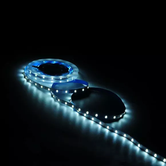 Светодиодная лента Gauss 12В 2835 4,8Вт/м 4000K 3м IP20 BT004 Светодиодная лента Gauss 12В 2835 4,8Вт/м 4000K 3м IP20 BT004