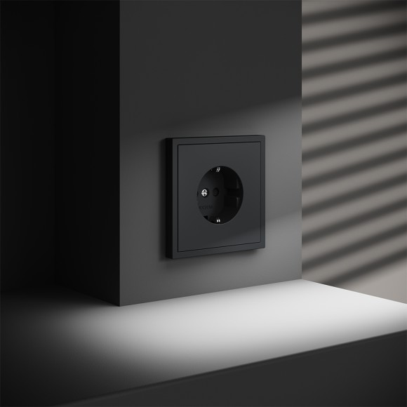 Розетка со шторками Voltum S70 VLS040207