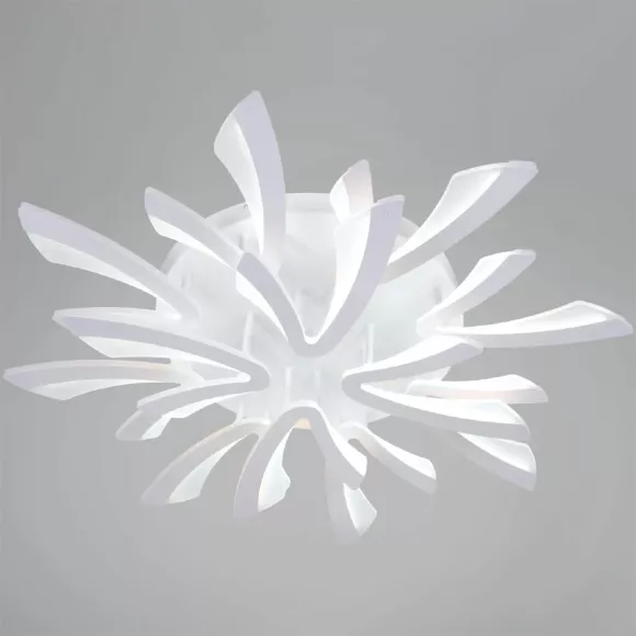Потолочная люстра Reluce 59090-0.3-8+4 WH, декоративные элементы крупным планом Потолочная люстра Reluce 59090-0.3-8+4 WH, декоративные элементы крупным планом