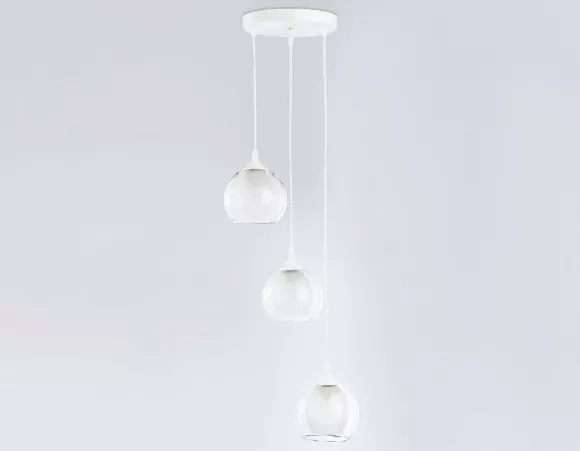 Подвесной светильник Ambrella Light Traditional TR3540, Белый, Металл, Стекло, декоративные элементы крупным планом Подвесной светильник Ambrella Light Traditional TR3540, Белый, Металл, Стекло, декоративные элементы крупным планом
