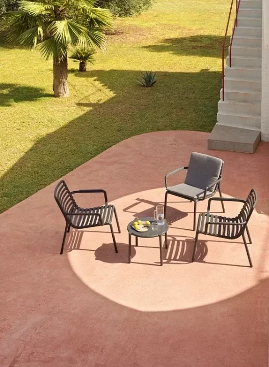 Кресло Doga Relax NRD_003-4025653000 в интерьере уличного пространства Кресло Doga Relax NRD_003-4025653000 в интерьере уличного пространства