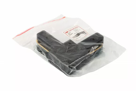 Коннектор L-образный Denkirs DK Track Black TR1102-BK, крупный план Коннектор L-образный Denkirs DK Track Black TR1102-BK, крупный план