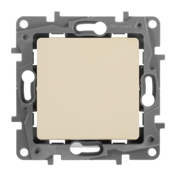 Выключатель кнопочный одноклавишный Legrand Etika 6A 250V белый 672214