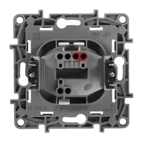 Выключатель кнопочный одноклавишный Legrand Etika 6A 250V белый 672214