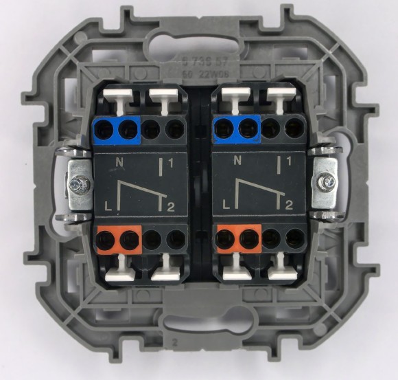 Переключатель двухклавишный Legrand Inspiria 673657