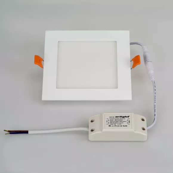 Встраиваемый светодиодный светильник Arlight DL-142x142M-13W White 020128 Встраиваемый светодиодный светильник Arlight DL-142x142M-13W White 020128