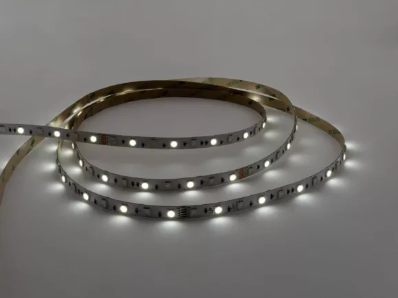 Светодиодная лента LEDS POWER 5050 60/м (14,4Вт/м) 24В RGB+White 004150 Светодиодная лента LEDS POWER 5050 60/м (14,4Вт/м) 24В RGB+White 004150