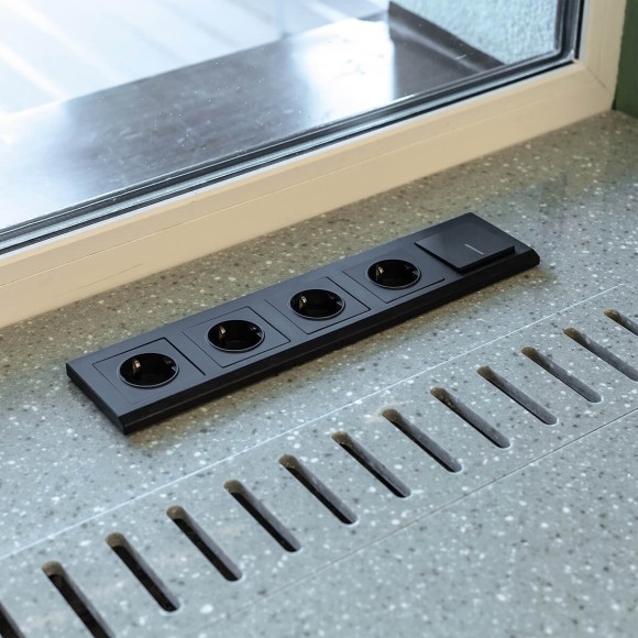 Розетка с заземлением Werkel черный матовый W1171008 4690389156878