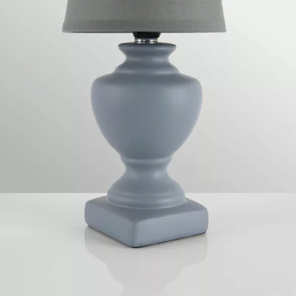 Настольная лампа Lumion Classi Bianka 8164/1T, основание крупным планом Настольная лампа Lumion Classi Bianka 8164/1T, основание крупным планом