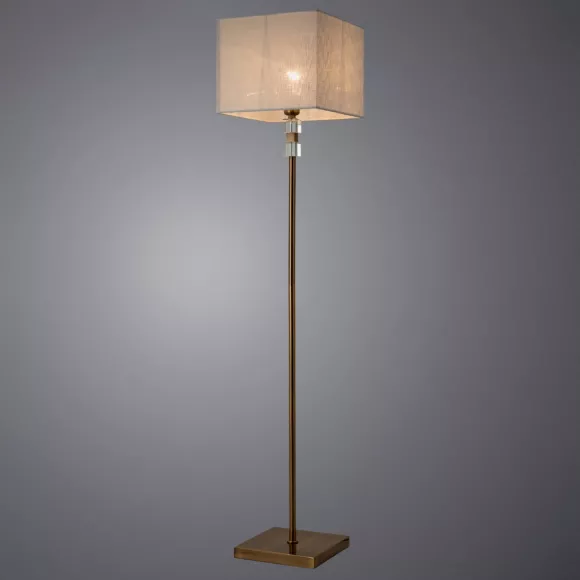 Торшер Arte Lamp North A5896PN-1PB, основание крупным планом Торшер Arte Lamp North A5896PN-1PB, основание крупным планом