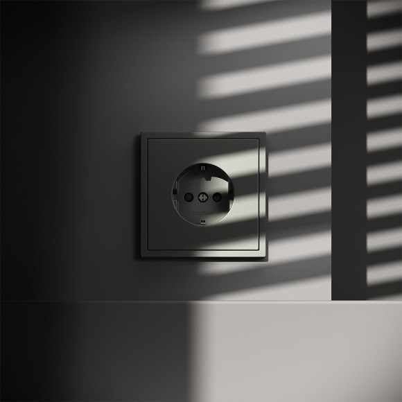 Розетка со шторками Voltum S70 VLS040206