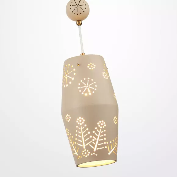 Подвесной светильник Odeon Light Pendant Karelia 5444/1, Латунь, Бежевый, Металл, декоративные элементы крупным планом Подвесной светильник Odeon Light Pendant Karelia 5444/1, Латунь, Бежевый, Металл, декоративные элементы крупным планом