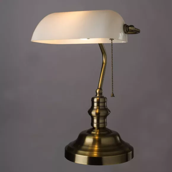 Настольная лампа Arte Lamp Banker A2493LT-1AB, декоративные элементы крупным планом