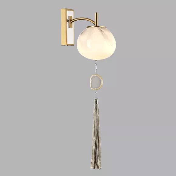 Бра Odeon Light Modern 5432/1W, Латунь, Белый, Металл, декоративные элементы крупным планом Бра Odeon Light Modern 5432/1W, Латунь, Белый, Металл, декоративные элементы крупным планом