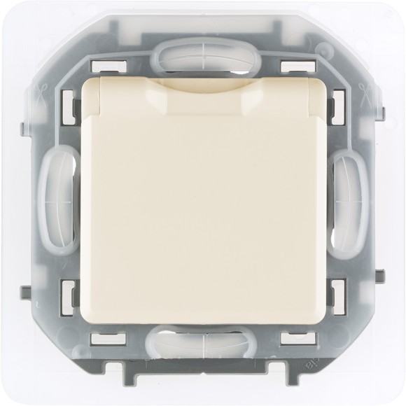 Розетка с/з со шторками с защитной крышкой Legrand Inspiria 673741