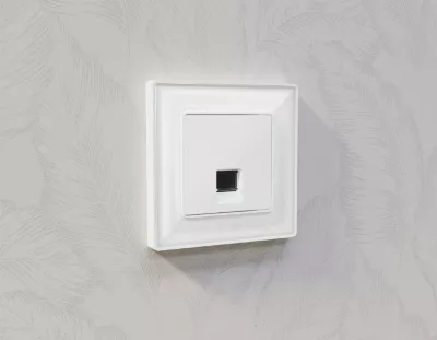 Комплект механизма компьютерной розетки RJ-45 экранированной с автоматической защитной шторкой Alfa Белый матовый Quant Ambrella Volt MA132005 (AP1320, VM185)