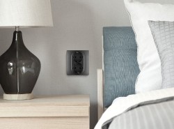 Розетка двойная с/з со шторками Legrand Inspiria 673758