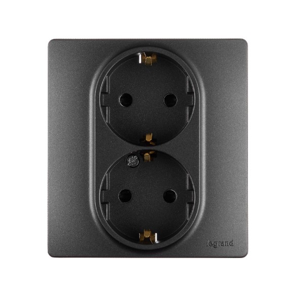 Розетка двойная с/з со шторками Legrand Inspiria 673758