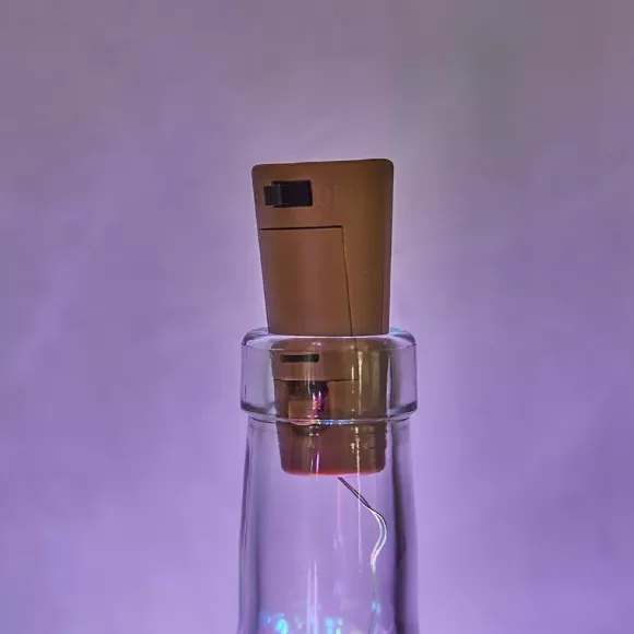 Гирлянда Uniel ULD-S0200-020/SСR/3LR MULTI IP20 WINESTOPPER UL-00010904, RGB, Прозрачный, Пластик Гирлянда Uniel ULD-S0200-020/SСR/3LR MULTI IP20 WINESTOPPER UL-00010904, RGB, Прозрачный, Пластик