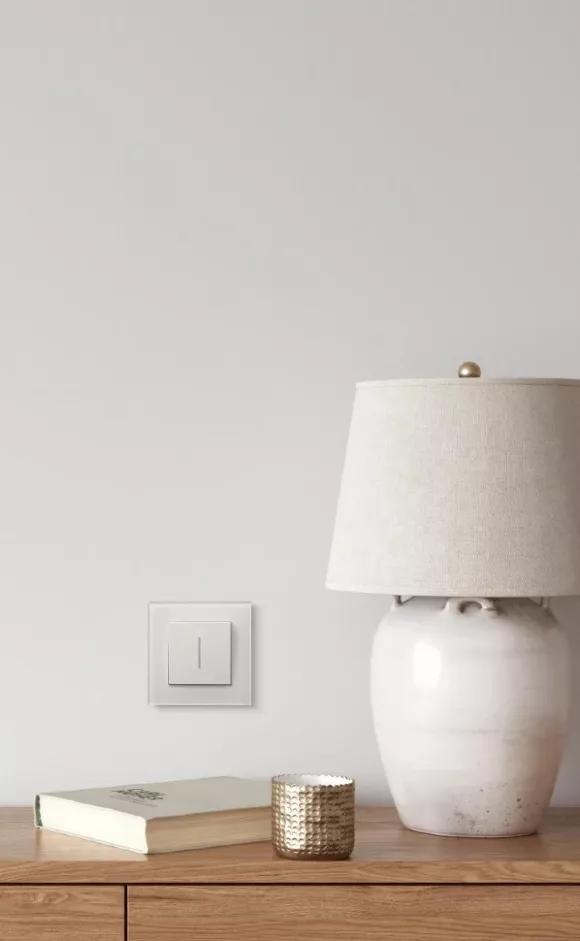 Выключатель 1-клавишный 10А/250В с LED подсветкой, белый Kollinger Asthetik AS-007WH Выключатель 1-клавишный 10А/250В с LED подсветкой, белый Kollinger Asthetik AS-007WH