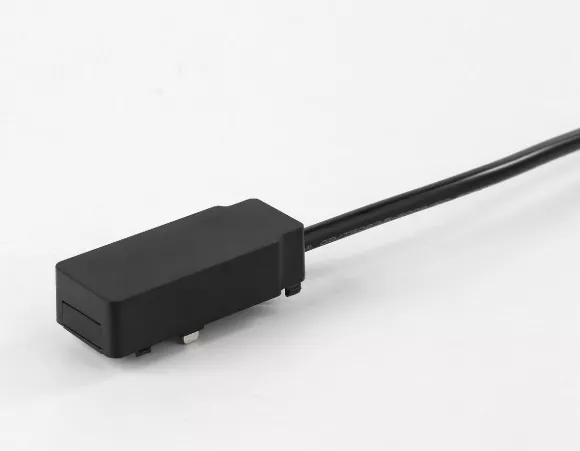 Ввод питания Ambrella Light Track System GV1262, вид сбоку Ввод питания Ambrella Light Track System GV1262, вид сбоку