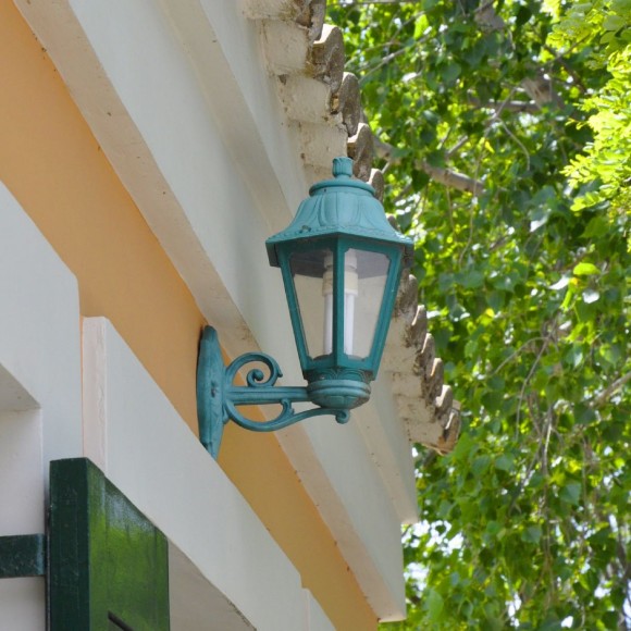 Уличный настенный светильник Fumagalli Anna E22.131.000.VXF1R