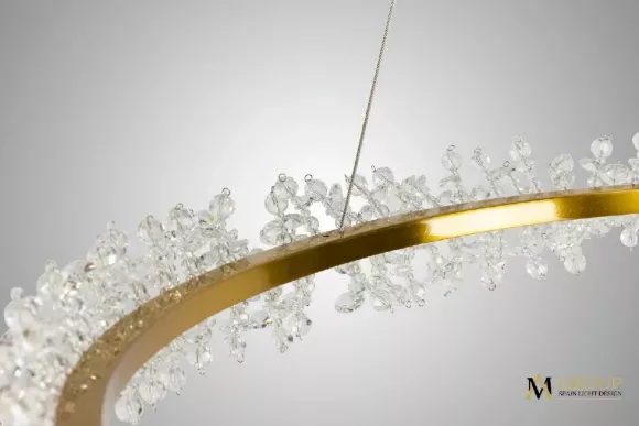 Подвесной светильник AM Group AM455 L600 POLISHED GOLD, Золото, Прозрачный, Нейтральный белый, декоративные элементы крупным планом Подвесной светильник AM Group AM455 L600 POLISHED GOLD, Золото, Прозрачный, Нейтральный белый, декоративные элементы крупным планом