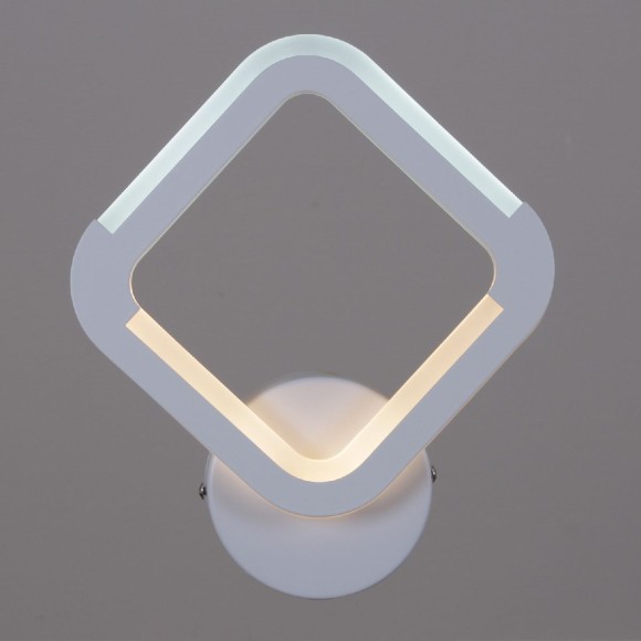 Настенный светильник Reluce 09821-3.2-01 WH