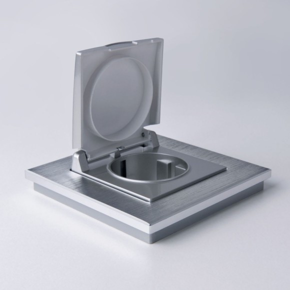 Розетка влагозащ. с зазем. с защит. крышкой и шторками Werkel (серебряный) W1171206 4690389157738 a050885