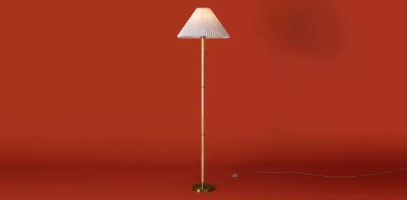 Торшер Freya Kinsley FR5533FL-01BS, Латунь, Белый, Металл, крупный план основания Торшер Freya Kinsley FR5533FL-01BS, Латунь, Белый, Металл, крупный план основания