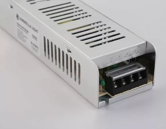 Блок питания с EMC для светодиодной ленты Ambrella Light Illumination 150Вт DC24В 6,3A IP20 GS8683 Блок питания с EMC для светодиодной ленты Ambrella Light Illumination 150Вт DC24В 6,3A IP20 GS8683