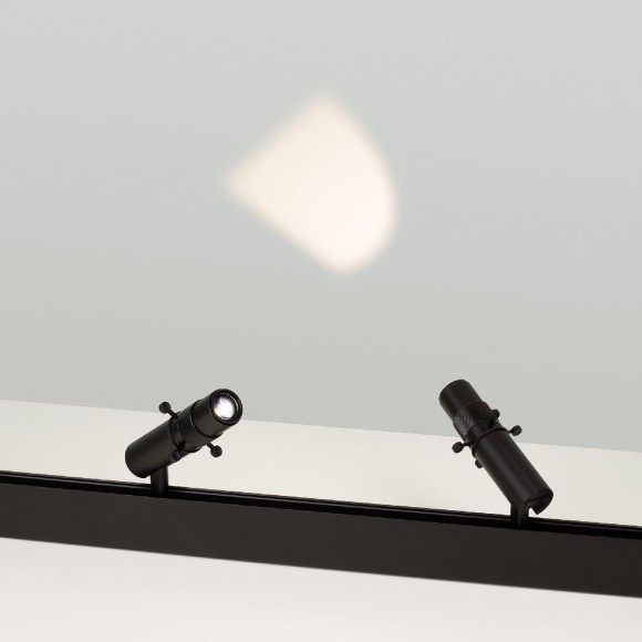 Трековый магнитный светильник Arlight MAG-ORIENT-SPOT-CROP-ZOOM-TC-R35-6W Warm3000 (BK, 19-29 deg, 48V) 045067