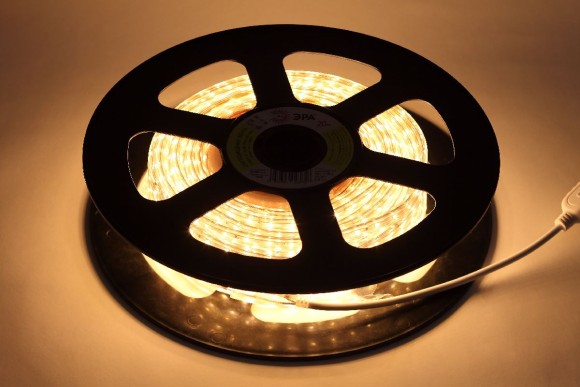 Светодиодная лента Эра 220В 2835 4,8Вт/м 2700K 20м IP67 LS2835-4,8-60-220-2700К-IP67-20m Б0043094