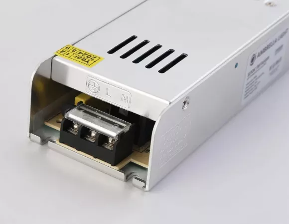 Блок питания с EMC для светодиодной ленты Ambrella Light Illumination 360Вт DC24В 15A IP20 GS8686 Блок питания с EMC для светодиодной ленты Ambrella Light Illumination 360Вт DC24В 15A IP20 GS8686