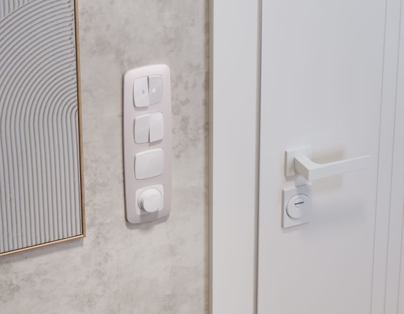 Комплект механизма 2-клавишного перекрестного выключателя Ambrella Volt 10A-250V OMEGA MO103030 Белый глянец QUANT (OP1030, VM125)