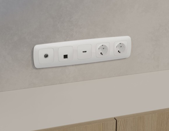 Комплект механизма компьютерной розетки Ambrella Volt RJ-45 (8P8C) CAT6A экранированной с автоматической защитной шторкой OMEGA MO112005 Белый глянец QUANT (OP1120, VM185)