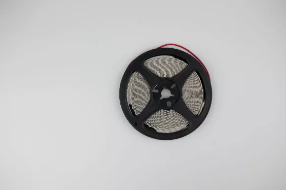 Светодиодная лента LEDS POWER 2835 120/м (10Вт/м) 12В нейтральная 008639 Светодиодная лента LEDS POWER 2835 120/м (10Вт/м) 12В нейтральная 008639